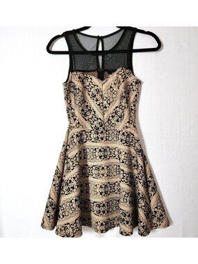 Trixxi Clothing Company Mini Dress Womens Sz S Sleeveless Beige & Black Holiday